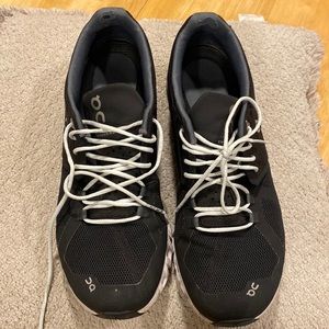 Womens on cloud, shoes, size 9